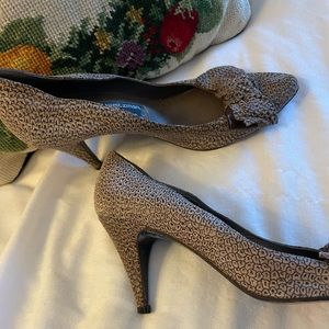 Stuart Weitzman for Mr.Seymour suede size 6 1/2 heels